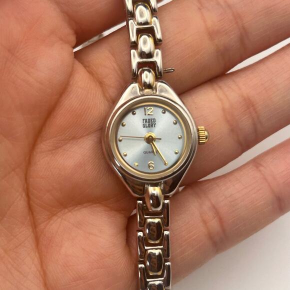 Faded Glory Silver Tone Women’s Quartz Watch 27mm Working New Battery - Picture 5 of 8